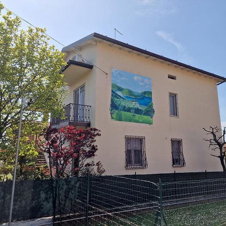 B&B A Due Passi Dal Lago Adro Exterior photo